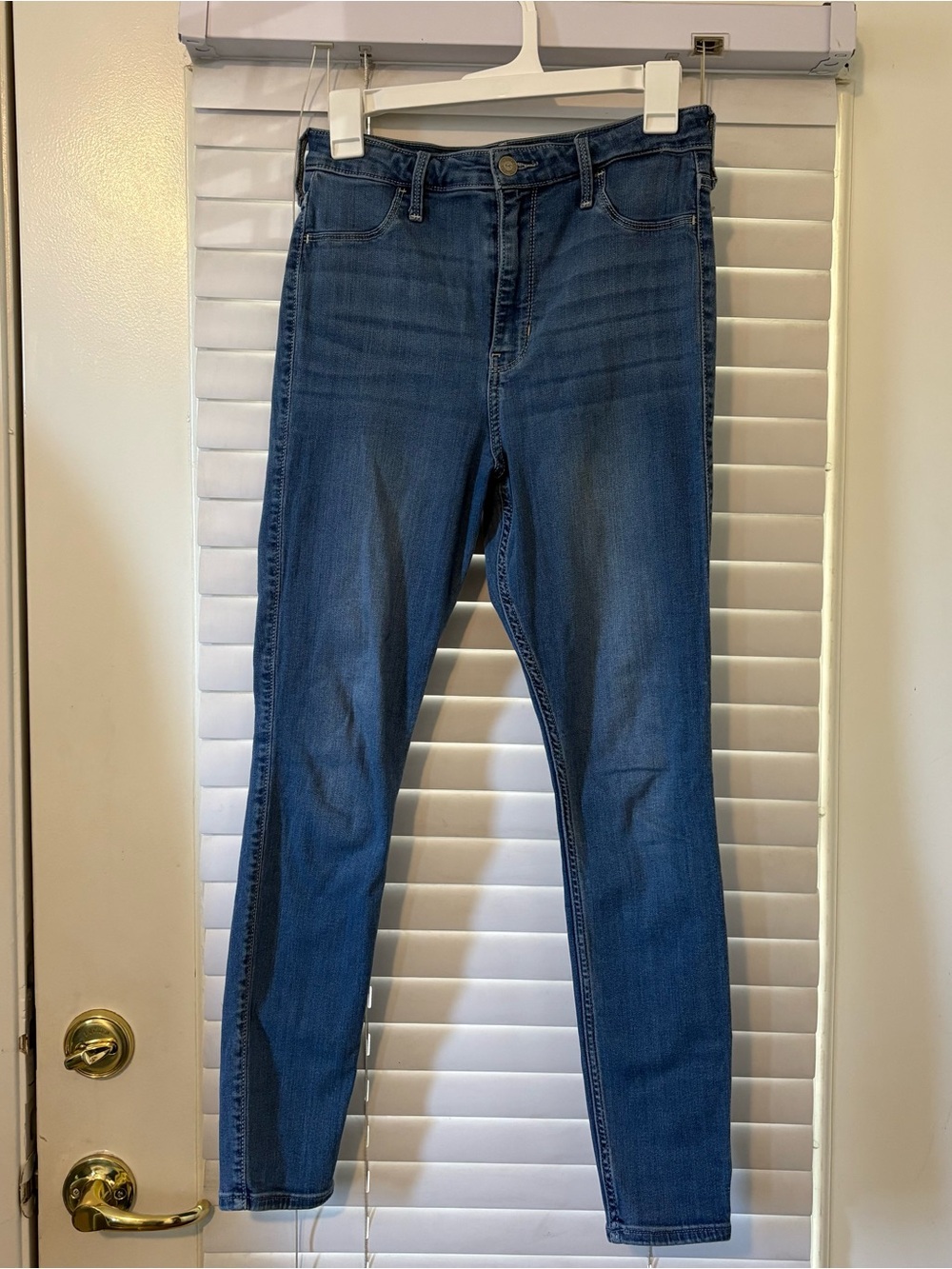 Hollister Ultra High-Rise Jean Leggings Women’s W29 L28 Light Blue Wash Skinny